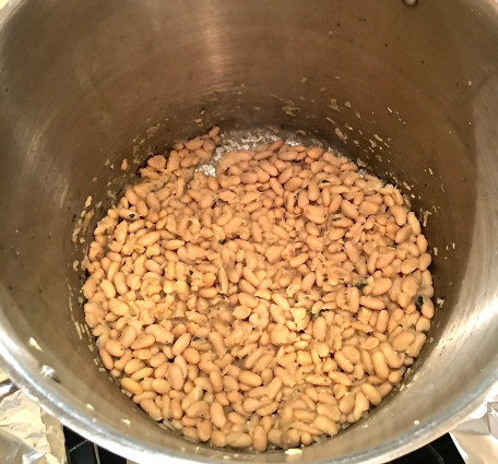 cannillini beans pot