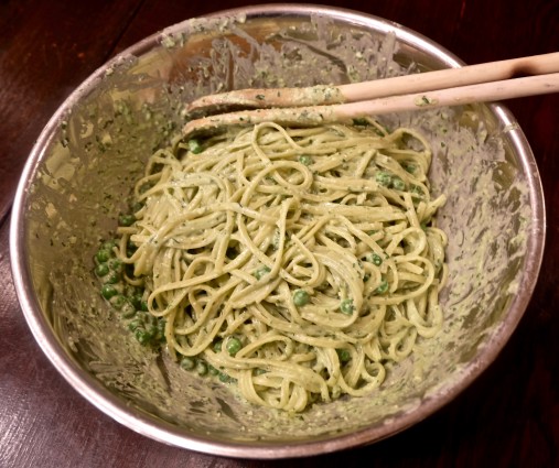 Liguini carbonara with linguine and pesto mixed