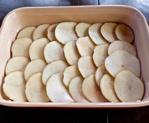 Scalloped potato in baking pan single layer