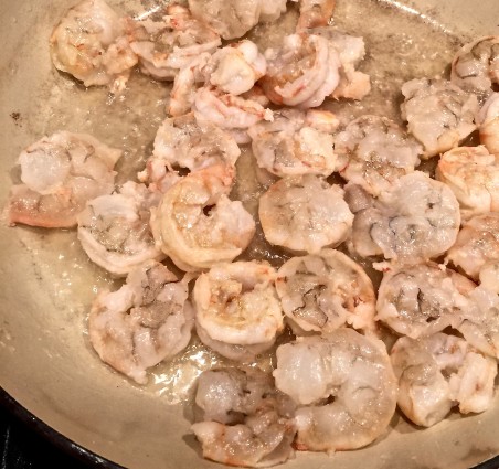 garlic shrimp in pot cooking