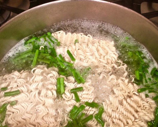 cucumber noodle noodle and beans cooking