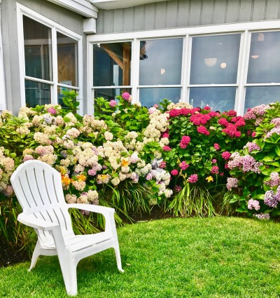 Julie lunch place chair in garden